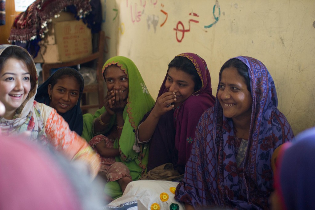 04 The artisans and students had fun getting know one another