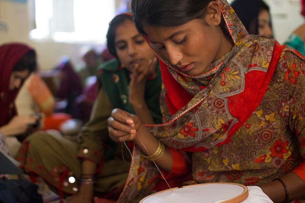 05 The artisans demonstrate their embroidery skills
