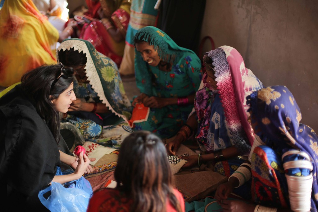 06 Artisans were enthusiastic about learning new designs from the students