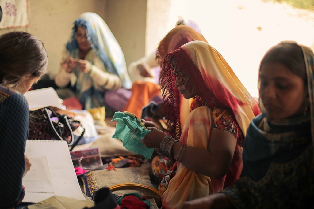 09 The students and artisans worked productively together to produce samples