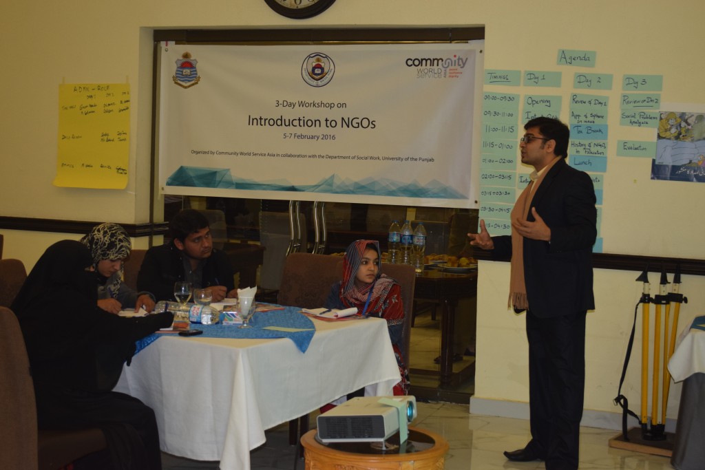 4 Mr. Sufyan Sultan (Lead trainer) conducting a session during the training
